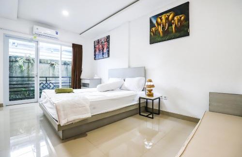 Peliatan Casa | White-Blue House 2 - Pvt Room, Shared Pool&Kitchen