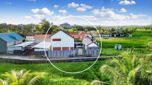 Peliatan Casa | White-Blue House 2 - Pvt Room, Shared Pool&Kitchen