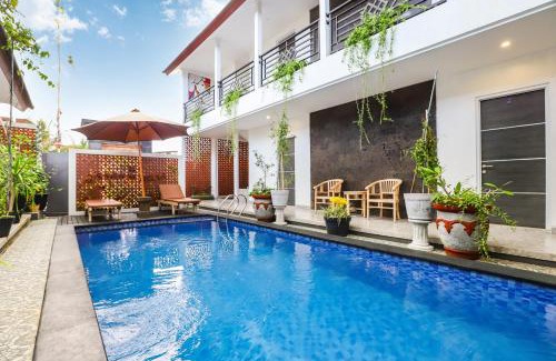 Peliatan Casa | White-Blue House 2 - Pvt Room, Shared Pool&Kitchen