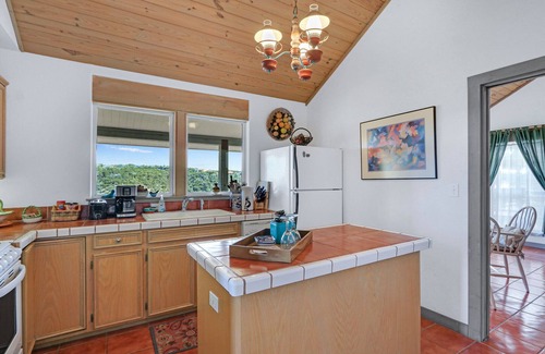 Wimberley Casa | White Buffalo Guest House I Wimberley Hills and Views, Romantic