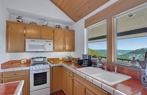 Wimberley Casa | White Buffalo Guest House I Wimberley Hills and Views, Romantic