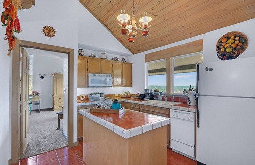 Wimberley Casa | White Buffalo Guest House I Wimberley Hills and Views, Romantic