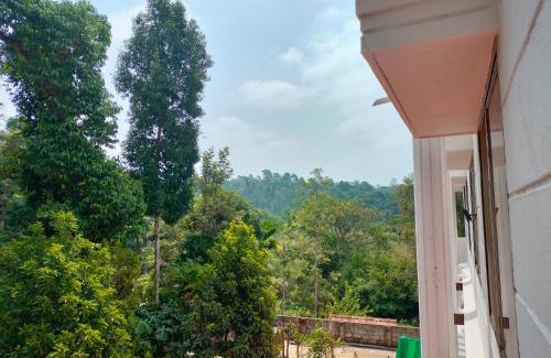 Madikeri Apartamento | White bunglow coorg