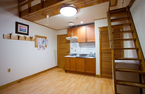 Bongpyeong Casa | White Cabin