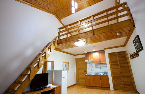 Bongpyeong Casa | White Cabin
