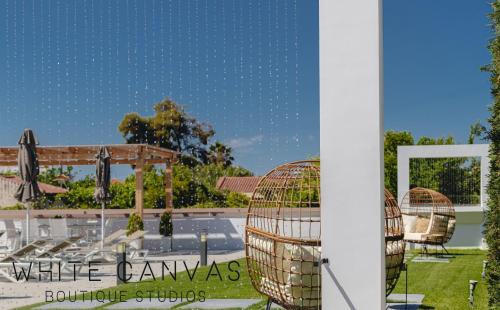 Laganas Cama Y Desayuno | White Canvas Boutique Studios
