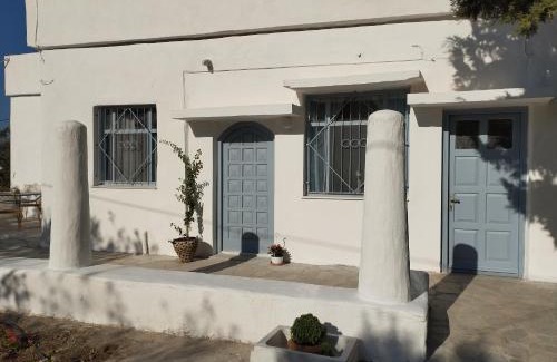 Leros Casa | White Cat