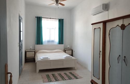Leros Casa | White Cat