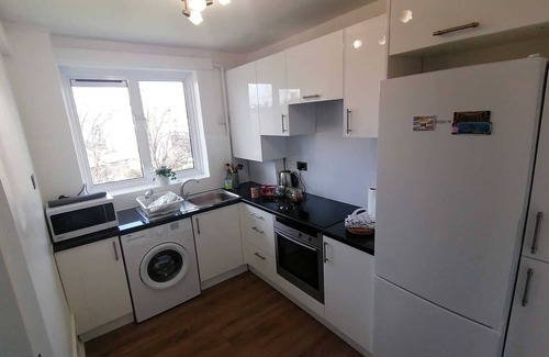 White City Apartamento | Moderno-Apartamento-with-Balcón-Baño Privado