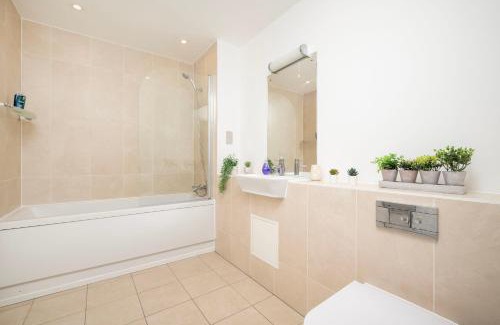 Wormholt and White City Apartamento | White City Stylish Home by StayStayStay