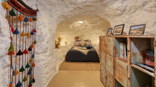 White Cliffs Casa | White Cliffs Accommodation -Daybreak Dugout - Unique Cave House