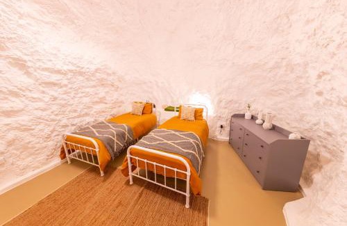 White Cliffs Casa | White Cliffs Accommodation -Daybreak Dugout - Unique Cave House