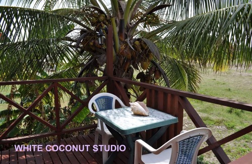 Silver Sands Apartamento | White Coconut Studio at Blue Ocean Cottage in Silver Sands