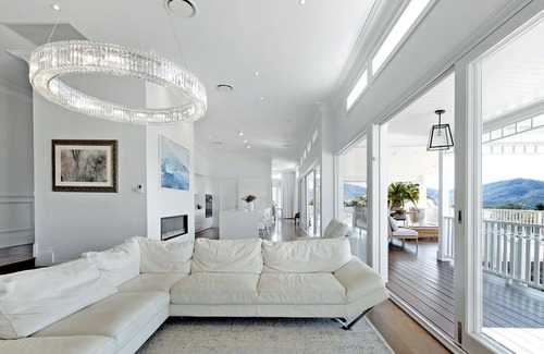 Mount Samson Casa | White Crystal, Mount Samson