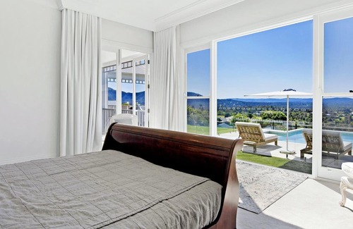Mount Samson Casa | White Crystal, Mount Samson