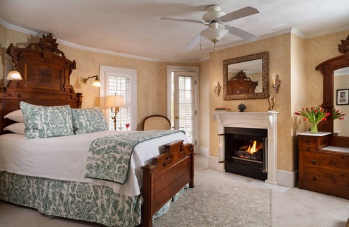 Historic Downtown Manteo Cama Y Desayuno | White Doe Inn