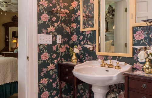 Historic Downtown Manteo Cama Y Desayuno | White Doe Inn