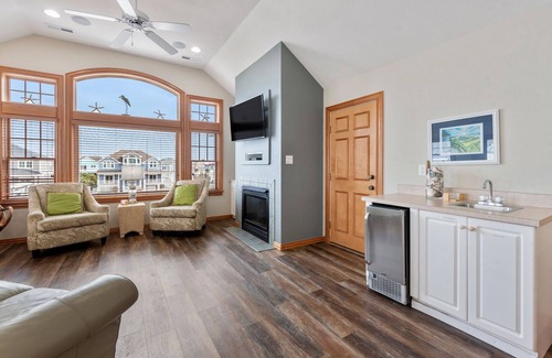 Buck Island Casa | White Dolphin: Hot Tub | Pool Access | Pets OK