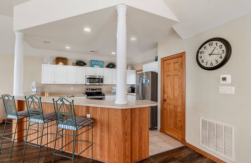 Buck Island Casa | White Dolphin: Hot Tub | Pool Access | Pets OK