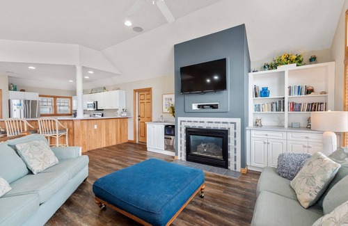 Buck Island Casa | White Dolphin: Hot Tub | Pool Access | Pets OK