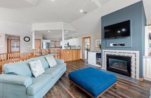 Buck Island Casa | White Dolphin: Hot Tub | Rec Room | Pool Access