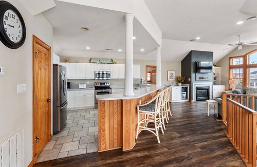 Buck Island Casa | White Dolphin: Hot Tub | Rec Room | Pool Access