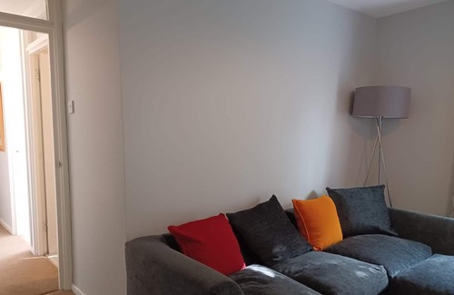 Dunstable Apartamento | WHITE DOOR MALT-Huku Kwetu (Dunstable)