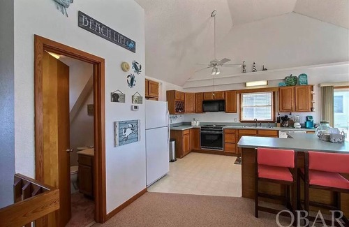 Avon Casa | White Dune- Ocean side cottage, 90 second walk to the beach