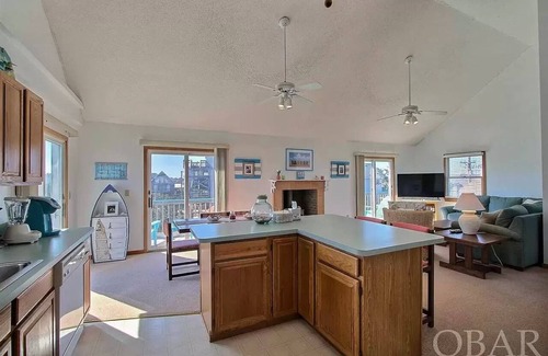 Avon Casa | White Dune- Ocean side cottage, 90 second walk to the beach