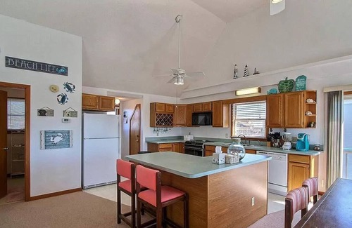 Avon Casa | White Dune- Ocean side cottage, 90 second walk to the beach