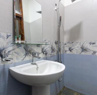 Thalapathpitiya Hotel | White Fortress