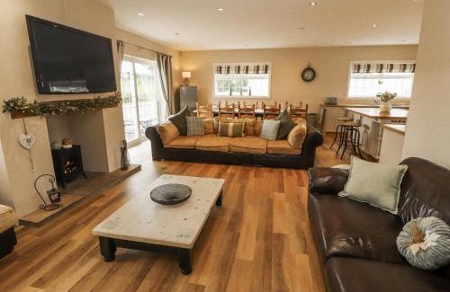 Great Clifton Casa | White Gables