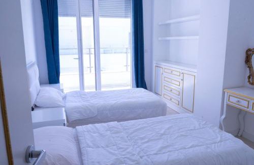 Shengjin Apartamento | White&Gold penthouse