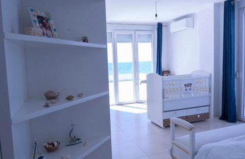 Shengjin Apartamento | White&Gold penthouse