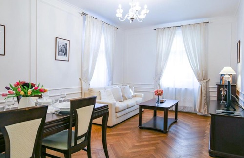 Josefov Apartamento | White & Gray Apartments