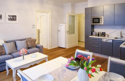 Josefov Apartamento | White & Gray Apartments