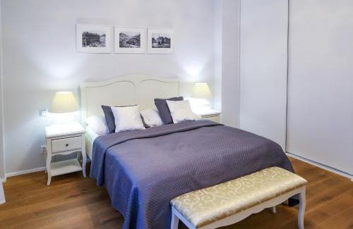 Josefov Apartamento | White & Gray Apartments