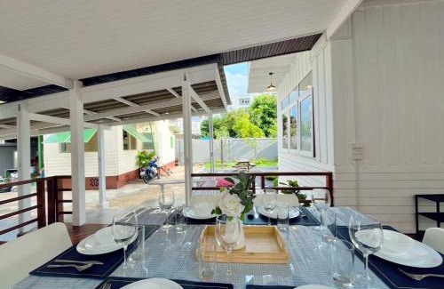 Bangkok Yai Casa | White & Green Guesthouse