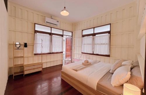 Bangkok Yai Casa | White & Green Guesthouse