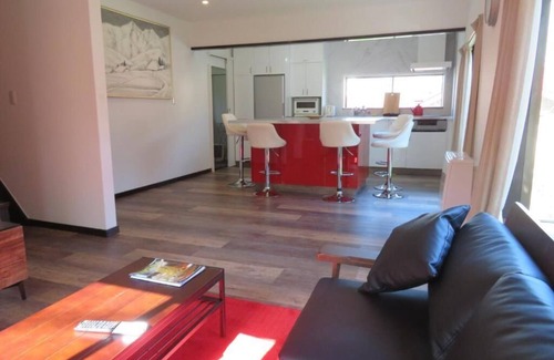 Echo Land Hotel | White Horse Hotel