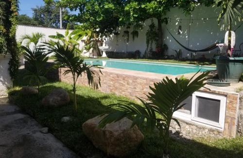 Chiquimula Casa | White house, 1 kilómetro pradera