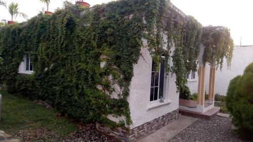 Chiquimula Casa | White house, 1 kilómetro pradera