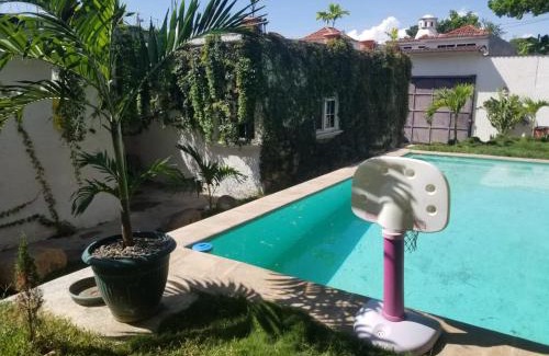 Chiquimula Casa | White house, 1 kilómetro pradera