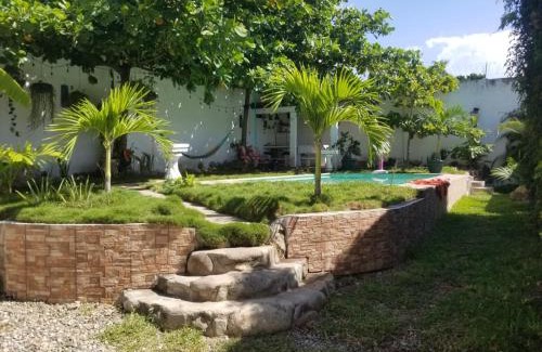 Chiquimula Casa | White house, 1 kilómetro pradera