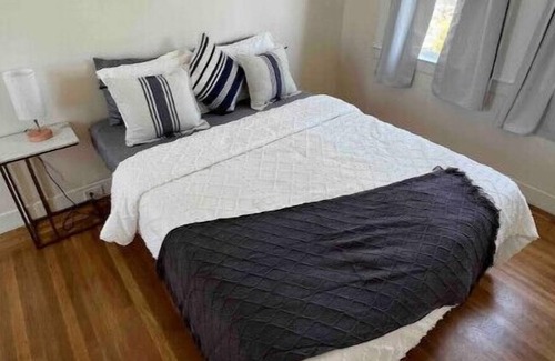 Oakland Casa | “White House” near SF; pet, kids, 12 people & more