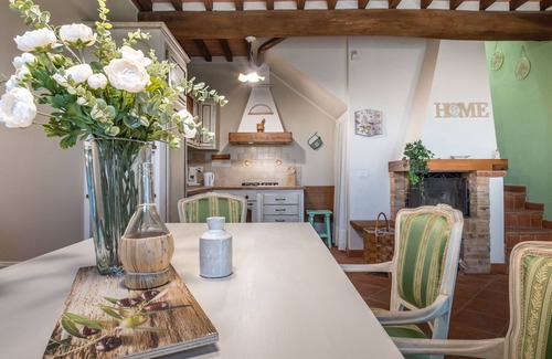 Monteroni d'Arbia Apartamento | "White Lily overlooking Siena"