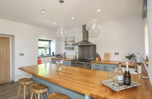 Newborough Cabaña | WHITE LODGE COTTAGE, pet friendly in Niwbwrch (Newborough)