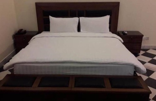 F-6 Sector Hotel | White Lodge