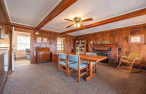 Campton Casa | White Mountain Getaway 10 Private Acres with Mountain Views
