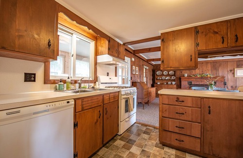 Campton Casa | White Mountain Getaway 10 Private Acres with Mountain Views